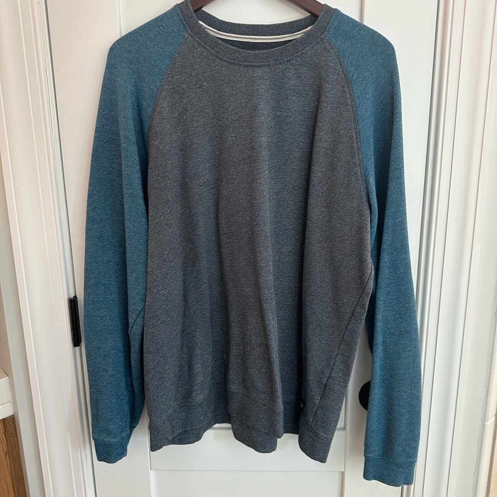 Hurley Men's Charcoal and Teal Crewneck Sweater